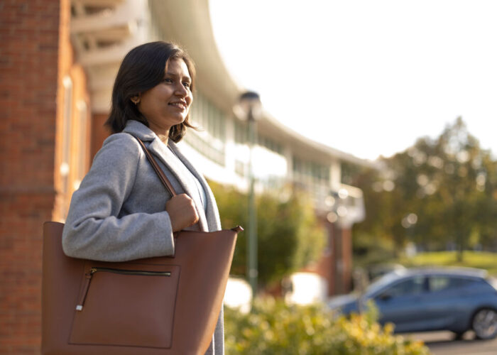 Woman leaving the STC with a bag under her arm.