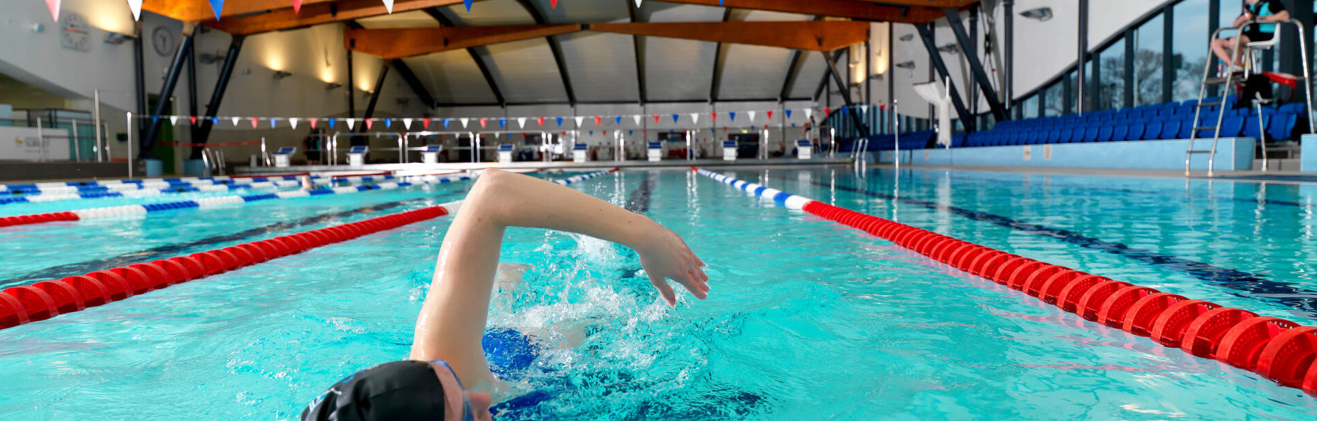 A swimmer in a swimming pool